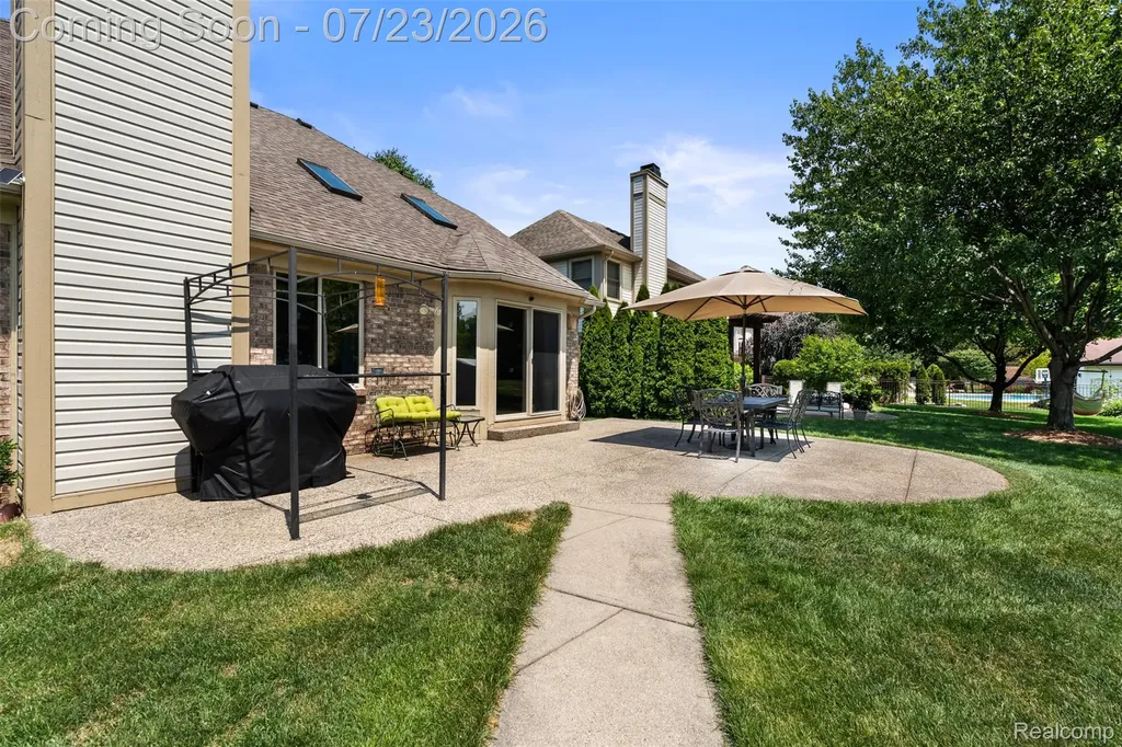 19550 Shorecrest Drive Clinton Charter Township MI 48038