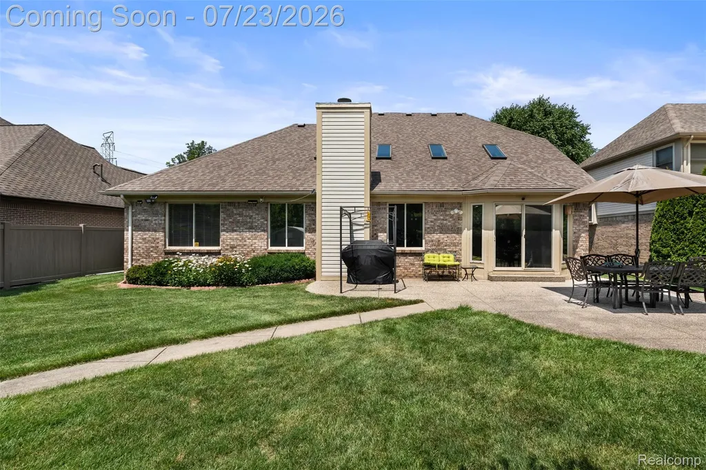 19550 Shorecrest Drive Clinton Charter Township MI 48038