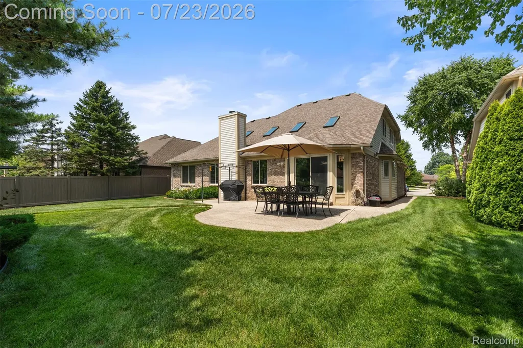 19550 Shorecrest Drive Clinton Charter Township MI 48038