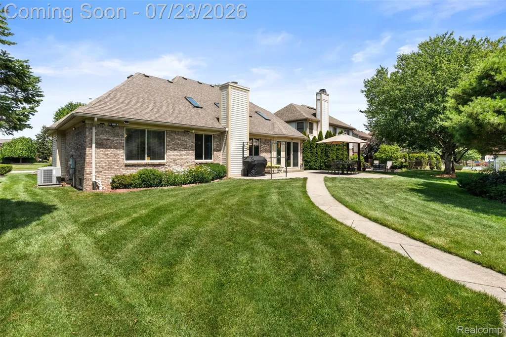 19550 Shorecrest Drive Clinton Charter Township MI 48038