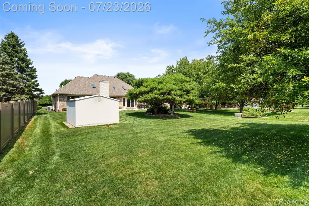 19550 Shorecrest Drive Clinton Charter Township MI 48038
