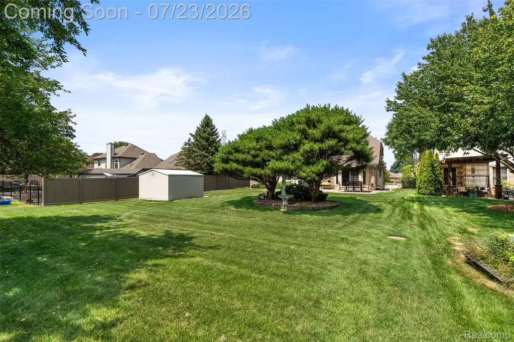 19550 Shorecrest Drive Clinton Charter Township MI 48038