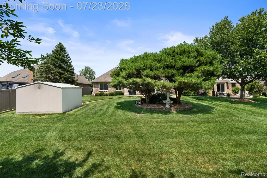 19550 Shorecrest Drive Clinton Charter Township MI 48038