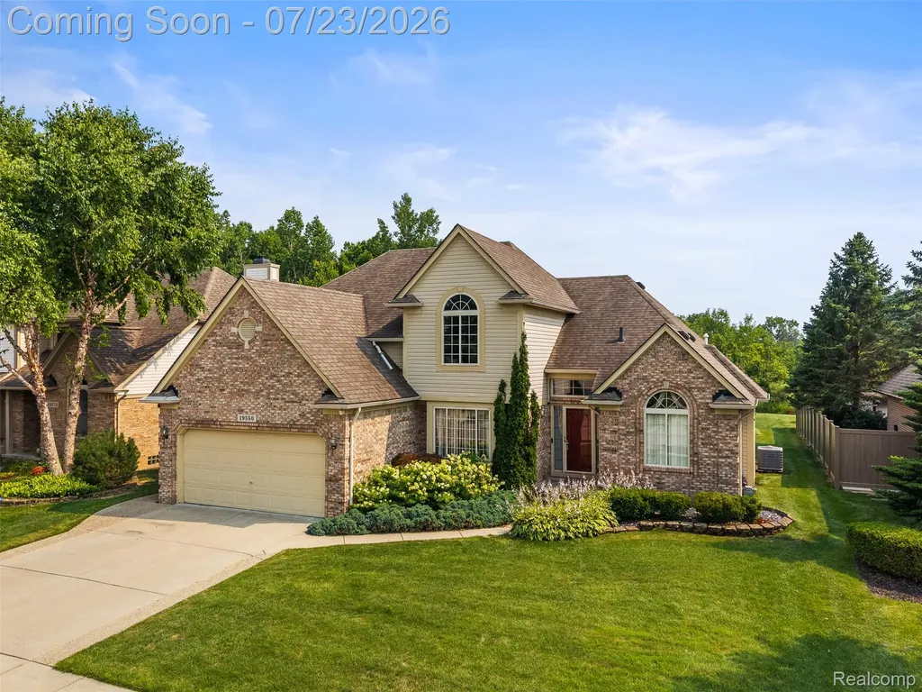 19550 Shorecrest Drive Clinton Charter Township MI 48038