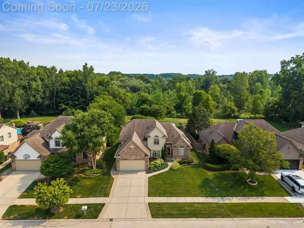 19550 Shorecrest Drive Clinton Charter Township MI 48038