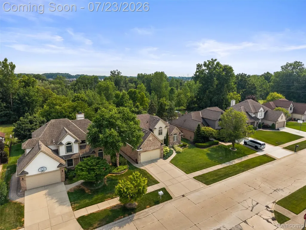 19550 Shorecrest Drive Clinton Charter Township MI 48038