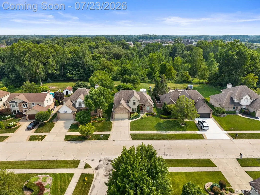 19550 Shorecrest Drive Clinton Charter Township MI 48038