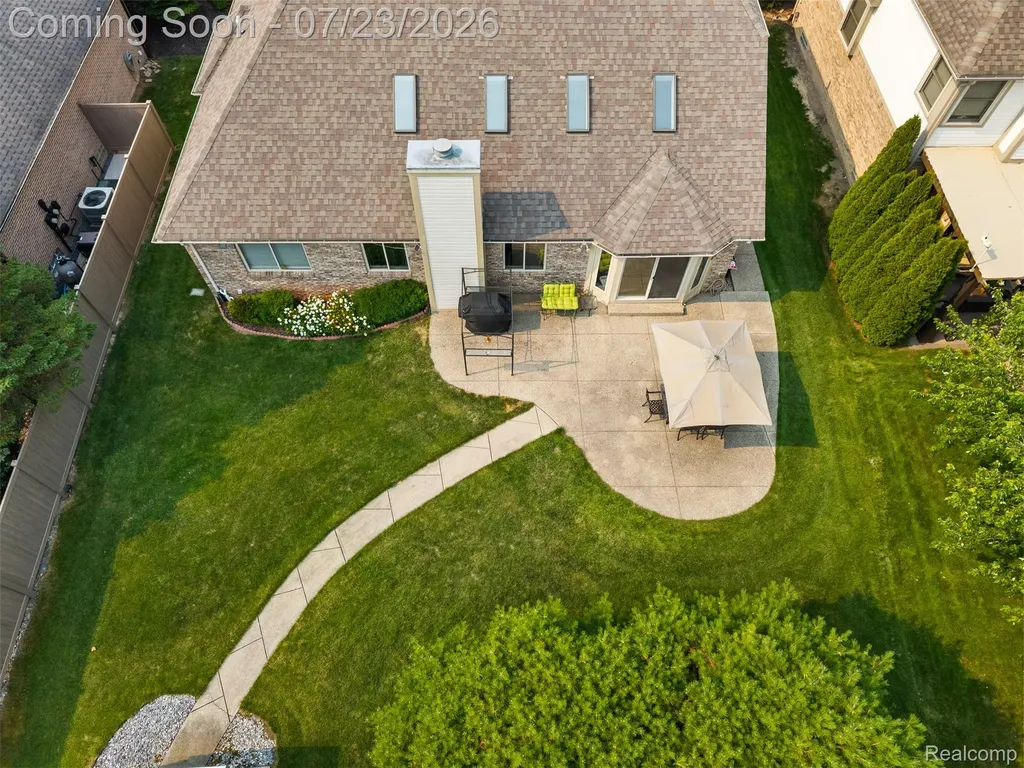 19550 Shorecrest Drive Clinton Charter Township MI 48038
