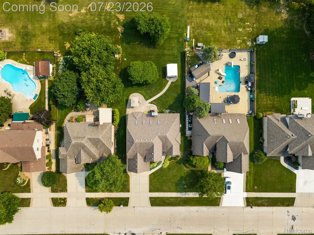 19550 Shorecrest Drive Clinton Charter Township MI 48038