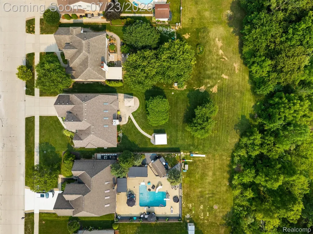 19550 Shorecrest Drive Clinton Charter Township MI 48038