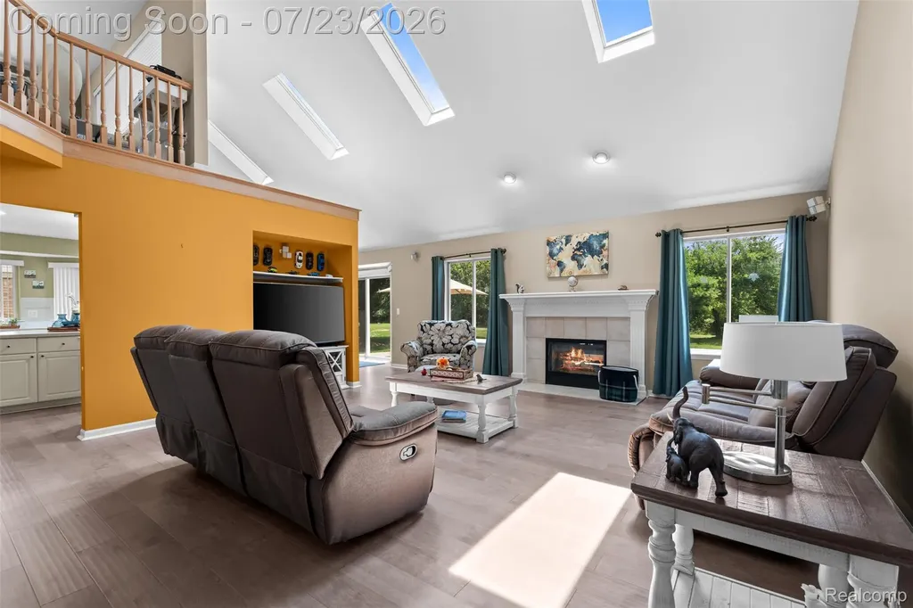 19550 Shorecrest Drive Clinton Charter Township MI 48038