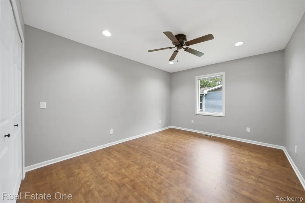 2939 Tamarack Lake Drive Hamburg Township MI 48169