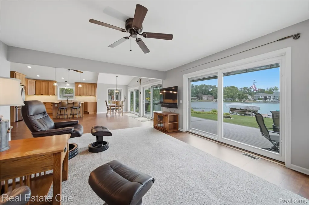 2939 Tamarack Lake Drive Hamburg Township MI 48169
