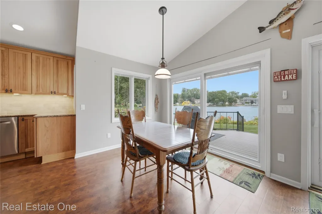2939 Tamarack Lake Drive Hamburg Township MI 48169