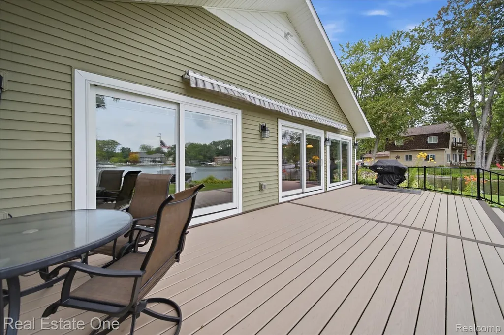 2939 Tamarack Lake Drive Hamburg Township MI 48169