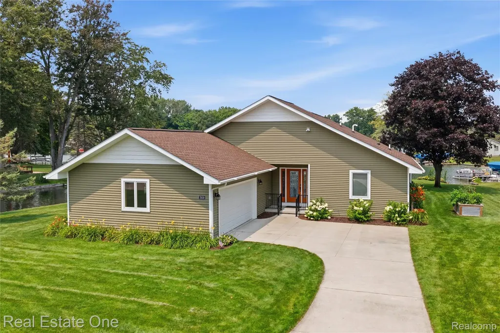2939 Tamarack Lake Drive Hamburg Township MI 48169
