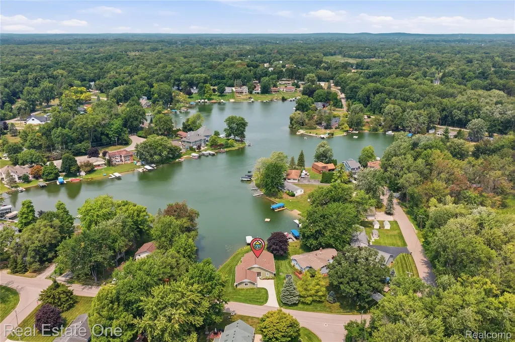 2939 Tamarack Lake Drive Hamburg Township MI 48169