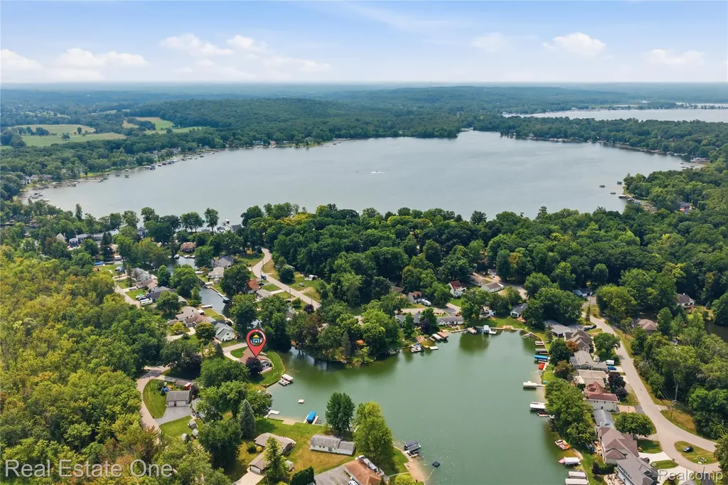 2939 Tamarack Lake Drive Hamburg Township MI 48169