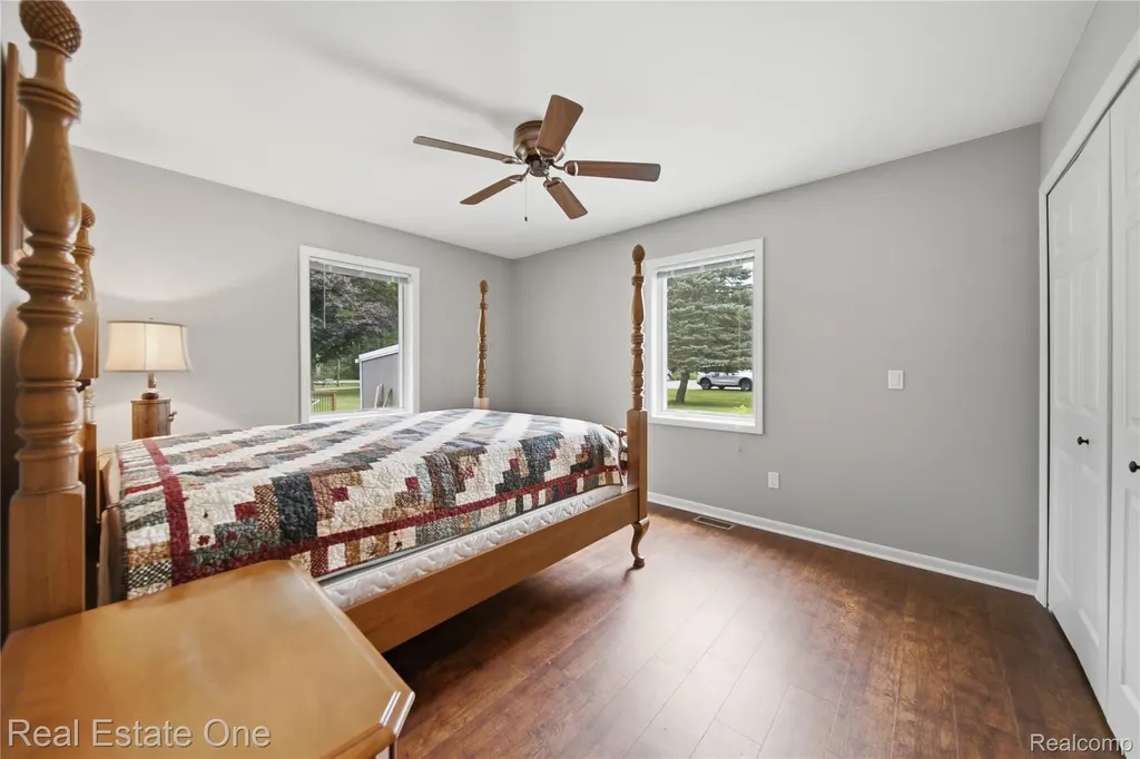 2939 Tamarack Lake Drive Hamburg Township MI 48169