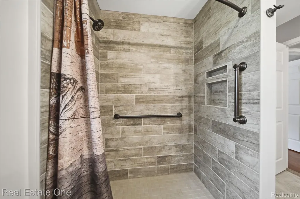 2939 Tamarack Lake Drive Hamburg Township MI 48169