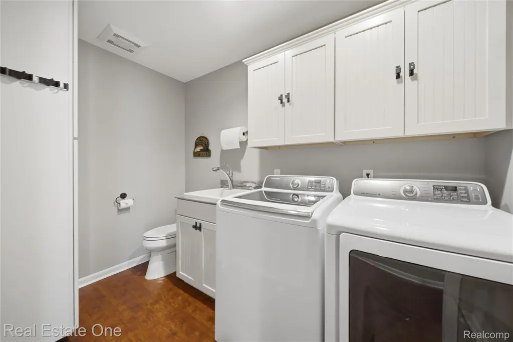 2939 Tamarack Lake Drive Hamburg Township MI 48169