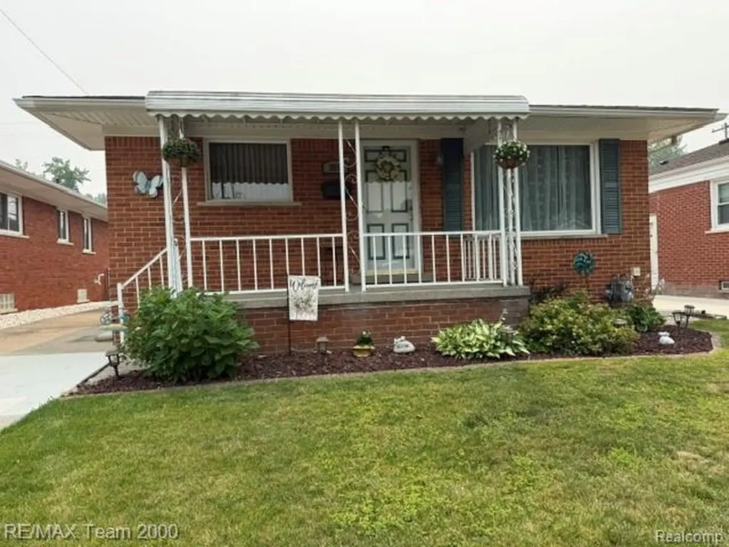 15195 Russell Avenue Allen Park City MI 48101