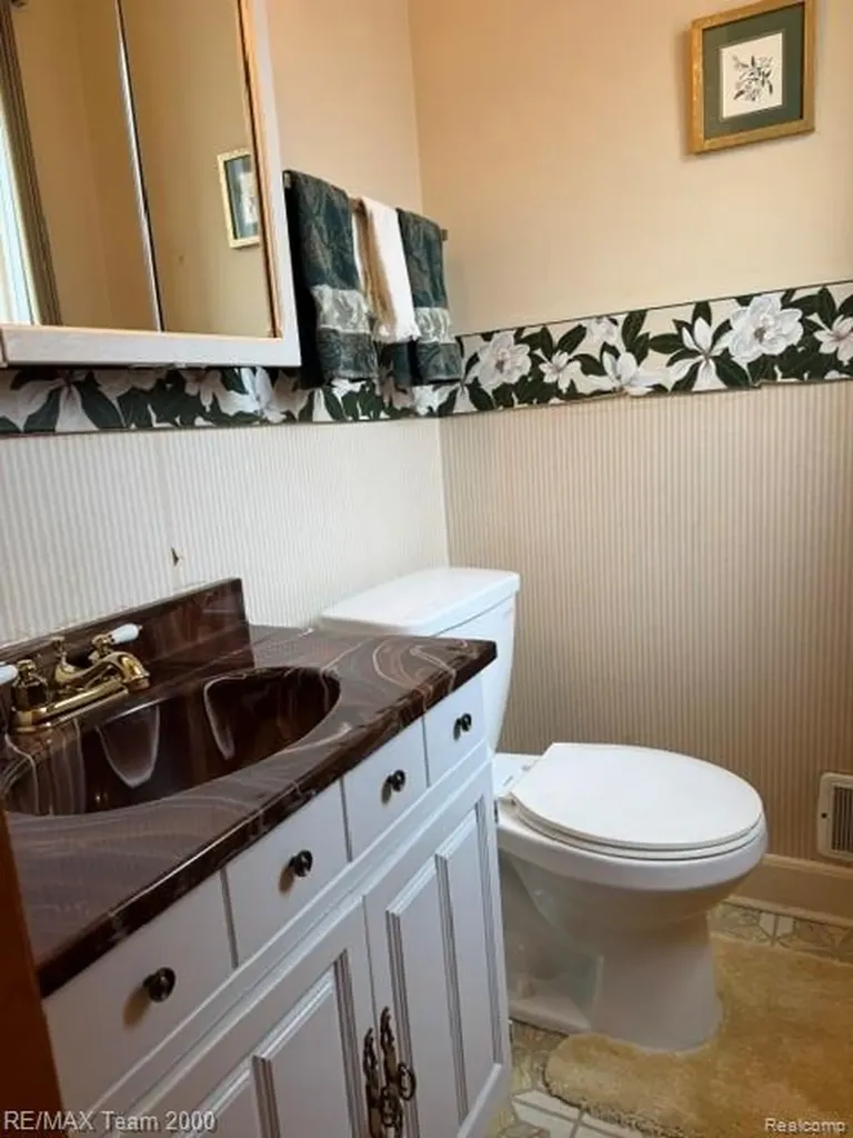 15195 Russell Avenue Allen Park City MI 48101