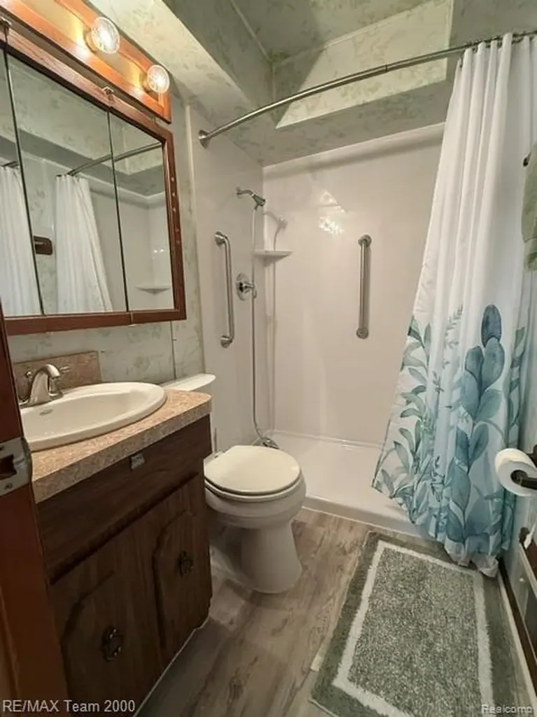 15195 Russell Avenue Allen Park City MI 48101