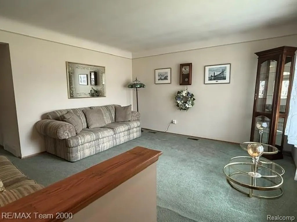 15195 Russell Avenue Allen Park City MI 48101