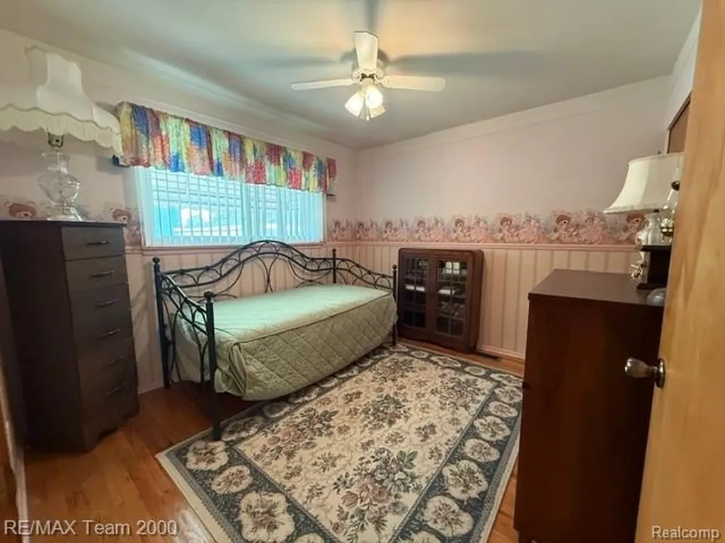 15195 Russell Avenue Allen Park City MI 48101