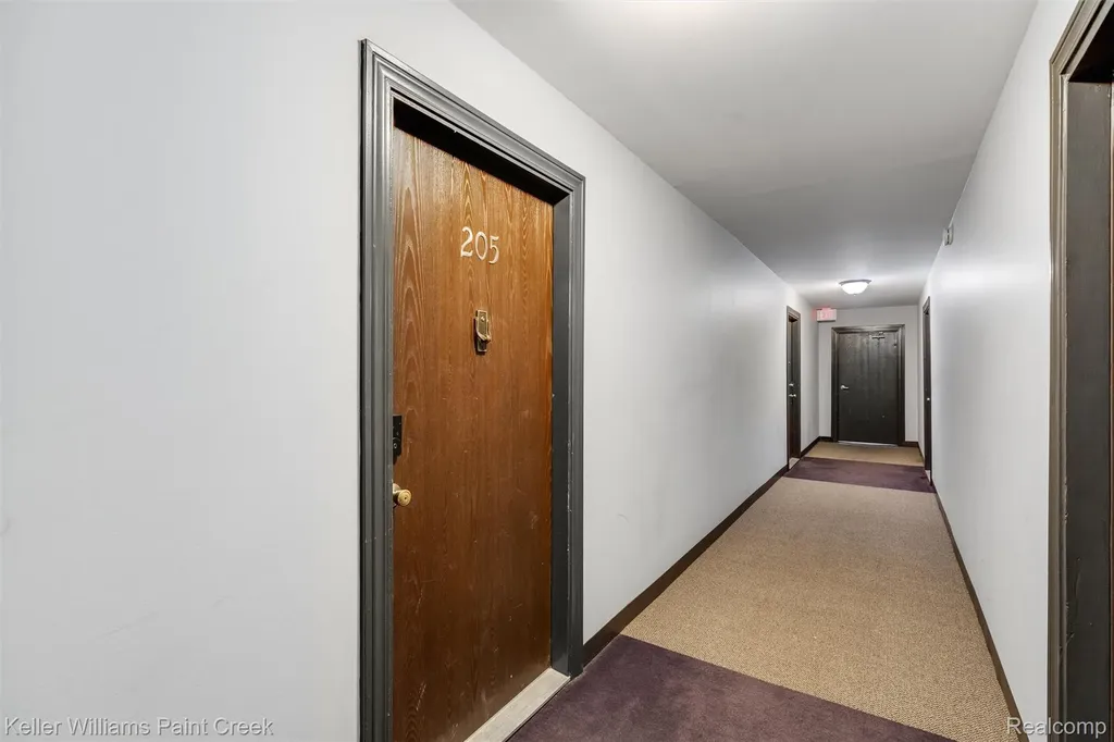 32005 W 12 Mile Road Farmington Hills City MI 48334