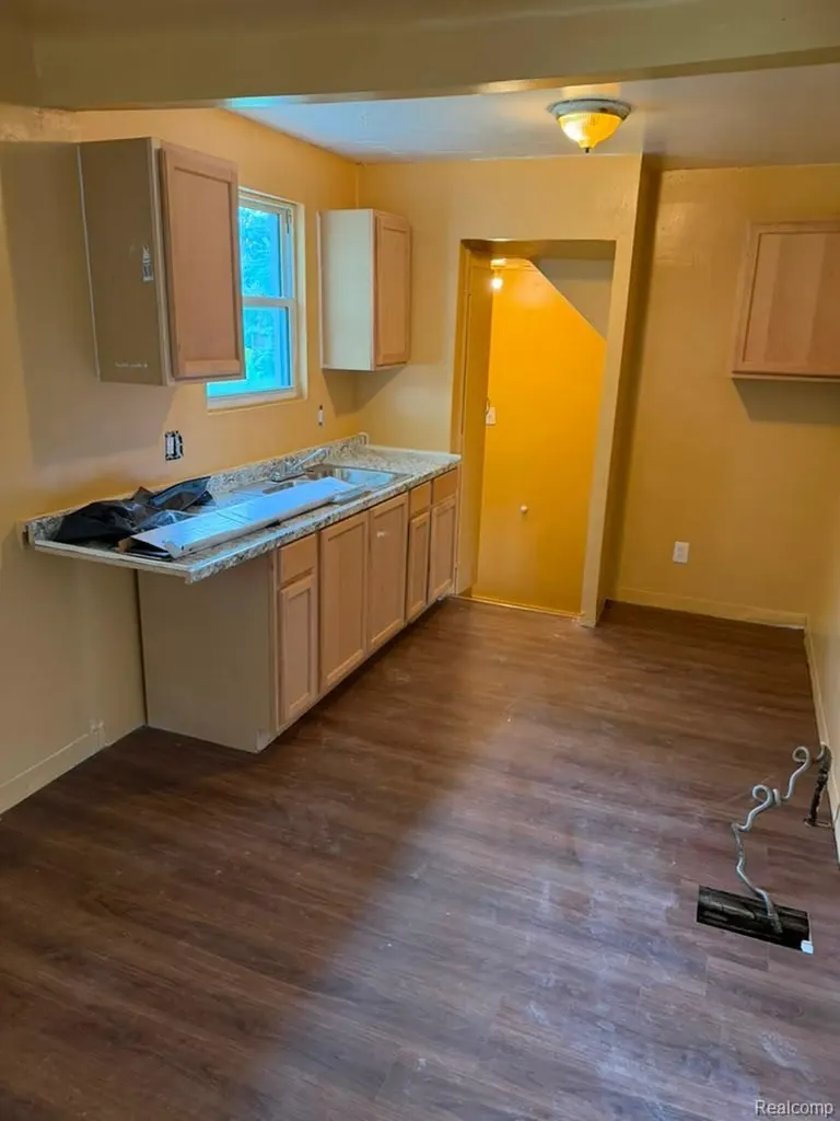 7323 Mettetal Street Detroit City MI 48228