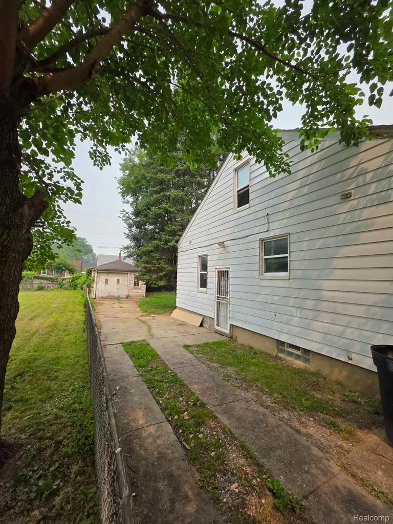7323 Mettetal Street Detroit City MI 48228