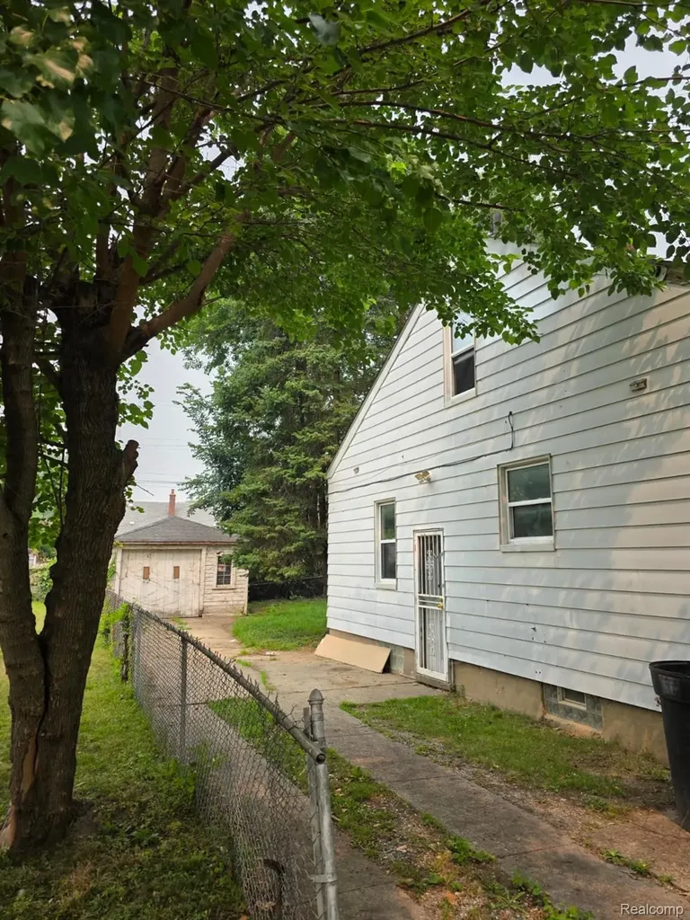 7323 Mettetal Street Detroit City MI 48228