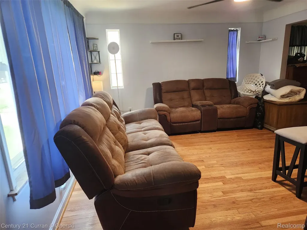 915 E 14 Mile Road Clawson City MI 48017