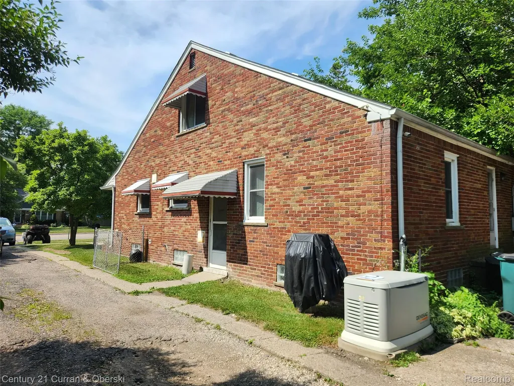 915 E 14 Mile Road Clawson City MI 48017