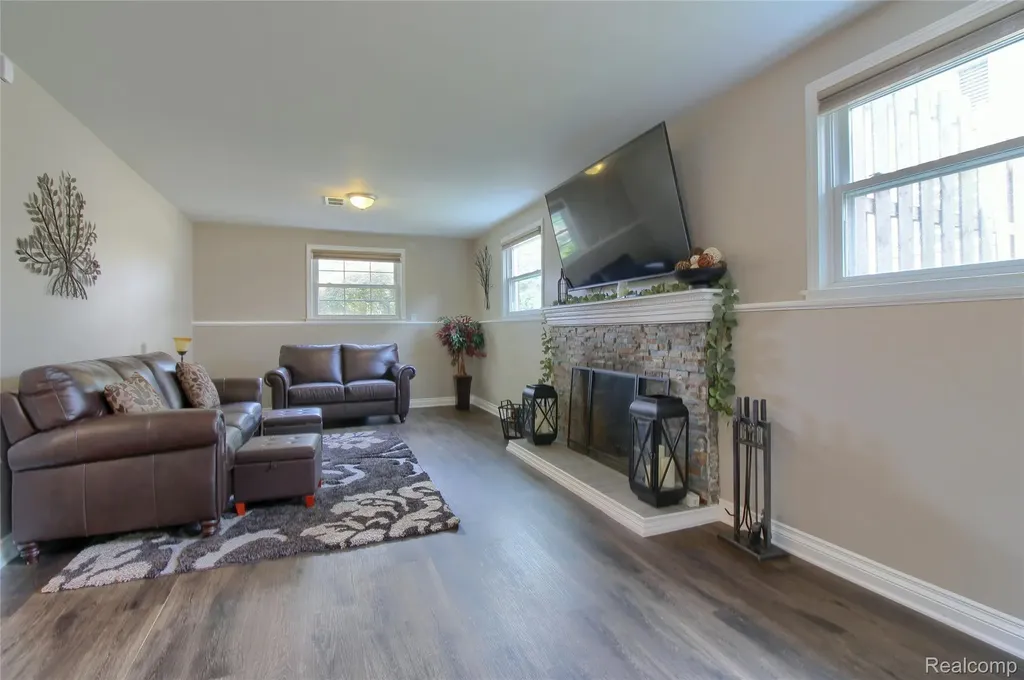 1789 Boxford Street Trenton City MI 48183