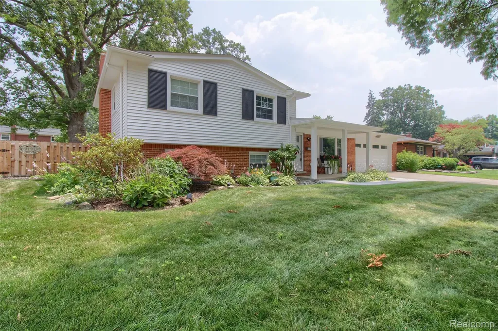 1789 Boxford Street Trenton City MI 48183