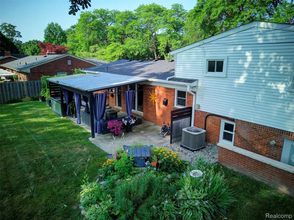 1789 Boxford Street Trenton City MI 48183