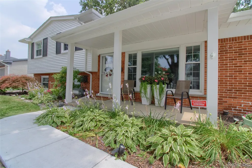 1789 Boxford Street Trenton City MI 48183