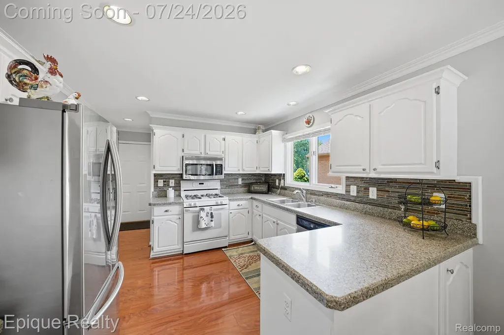 11551 Creekside Court Sterling Heights City MI 48312