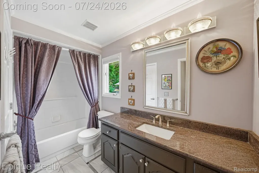 11551 Creekside Court Sterling Heights City MI 48312