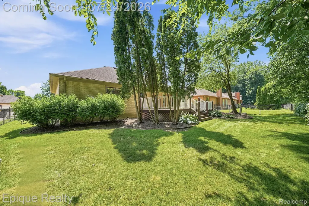 11551 Creekside Court Sterling Heights City MI 48312