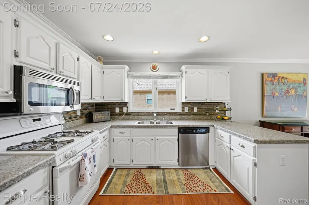 11551 Creekside Court Sterling Heights City MI 48312