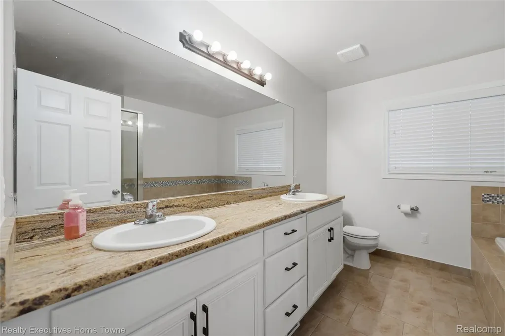 50486 Torrey Pines Drive Macomb Township MI 48042