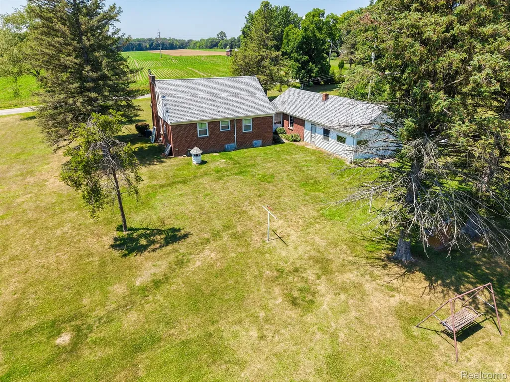 11651 S New Lothrop Road Burns Township MI 48429