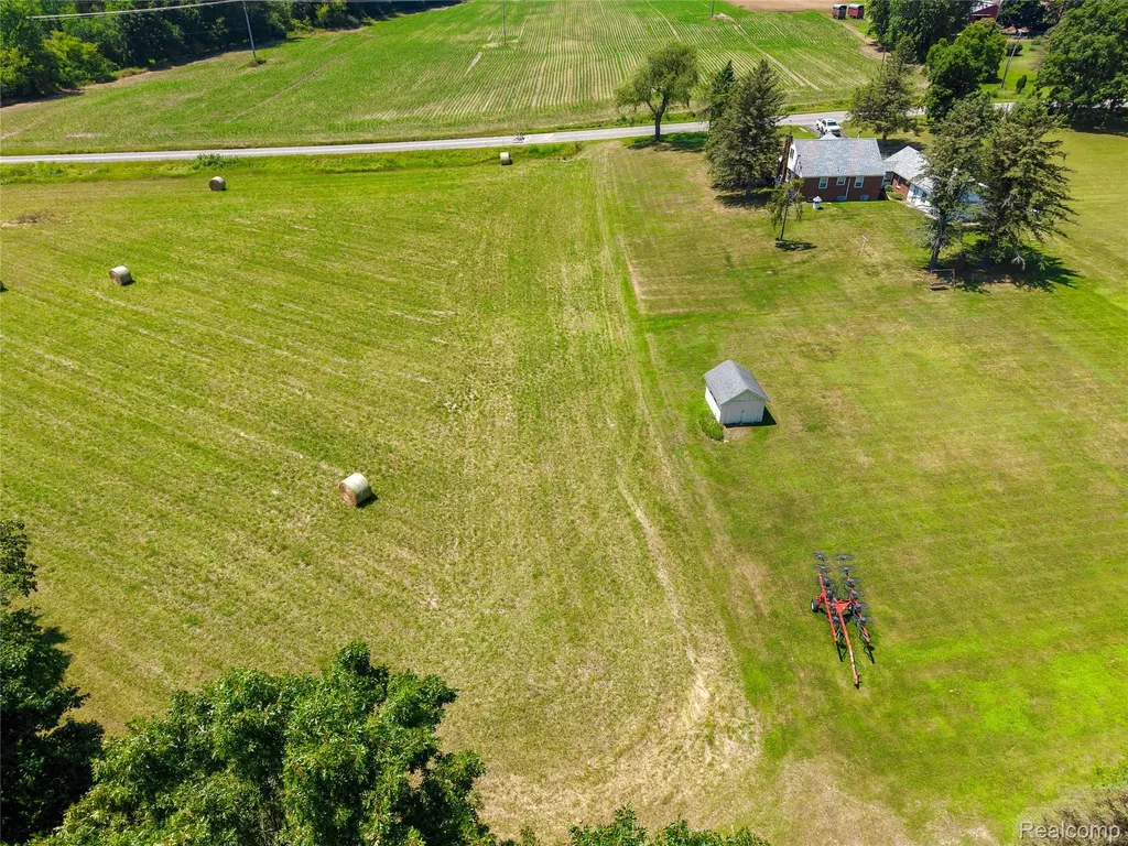 11651 S New Lothrop Road Burns Township MI 48429
