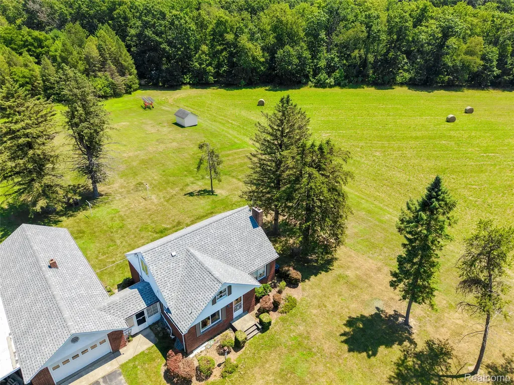 11651 S New Lothrop Road Burns Township MI 48429