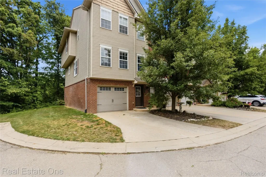 1615 Red Hickory Court Howell Township MI 48855