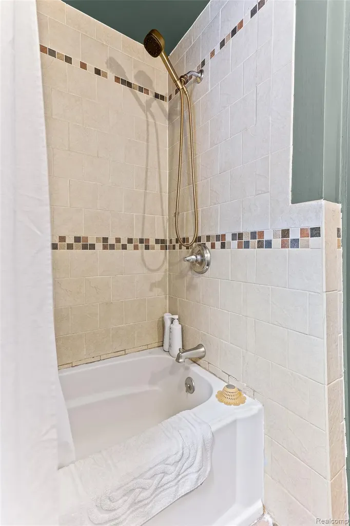 2328 Guthrie Avenue Royal Oak City MI 48067
